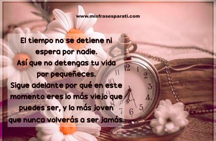 Reloj y hojas cayendo simbolizando el paso del tiempo